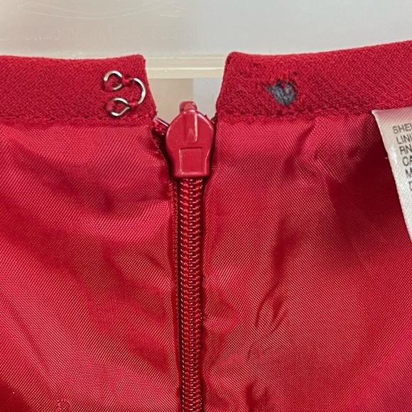 Red Knee Length Skirt with Lining and Bottom Slits Size 6 - Picture 3 of 7